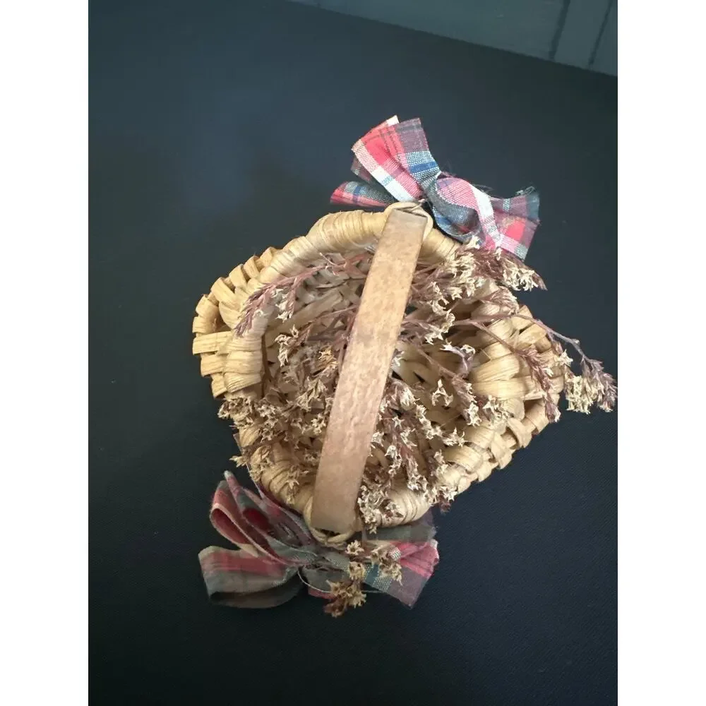 Vintage Mini Hand Woven Splint Gathering Primitive Buttocks Basket Miniature